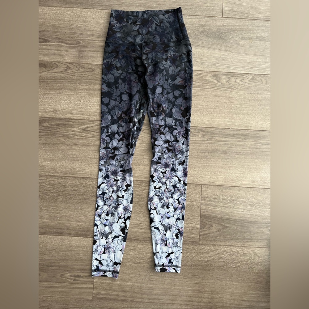 Lululemon Aligns size 2 gray/blue-pattern